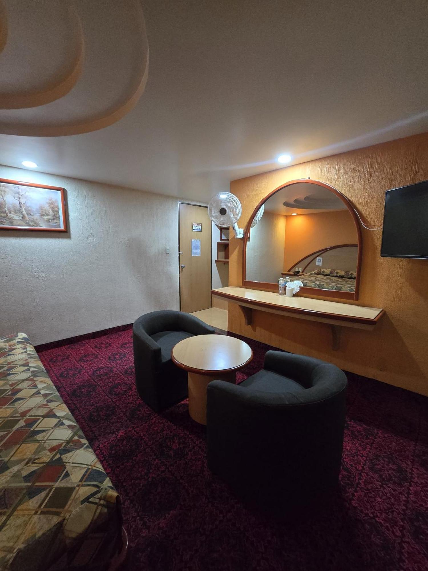 Hotel Y Villas Gran Via Kota Meksiko Bagian luar foto