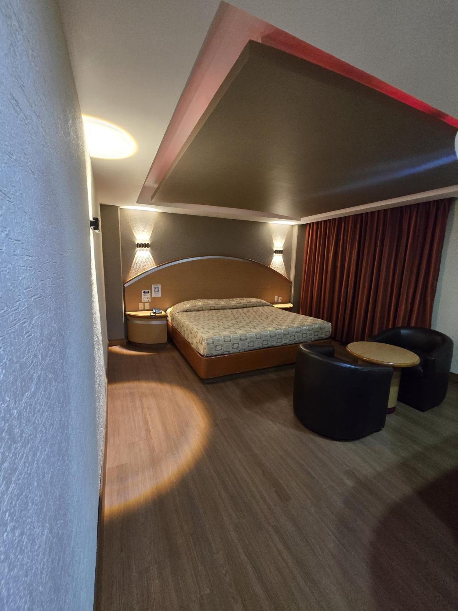 Hotel Y Villas Gran Via Kota Meksiko Bagian luar foto